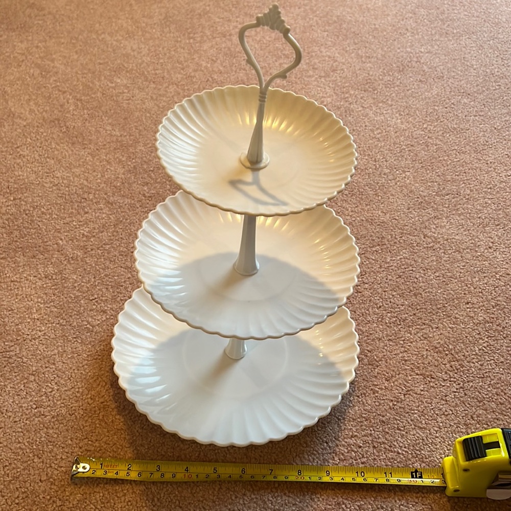 3 tier plastic serving tray tower